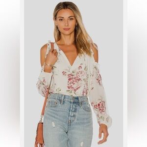 Sanctuary Floral Cold Shoulder Blouse in Cream and Pink